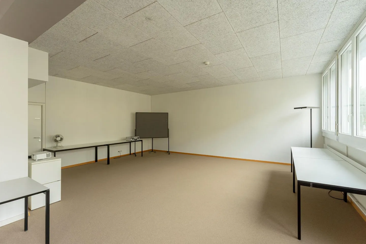 Bureaux abordables (244 m2) au cœur de Köniz - Photo 6 sur 9