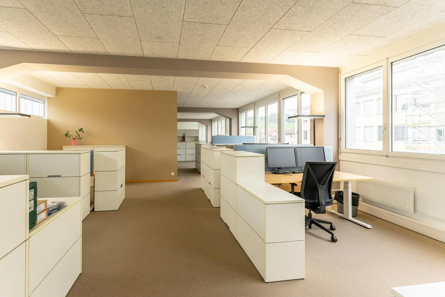 Bureaux abordables (244 m2) au cœur de Köniz - Photo 7 sur 9