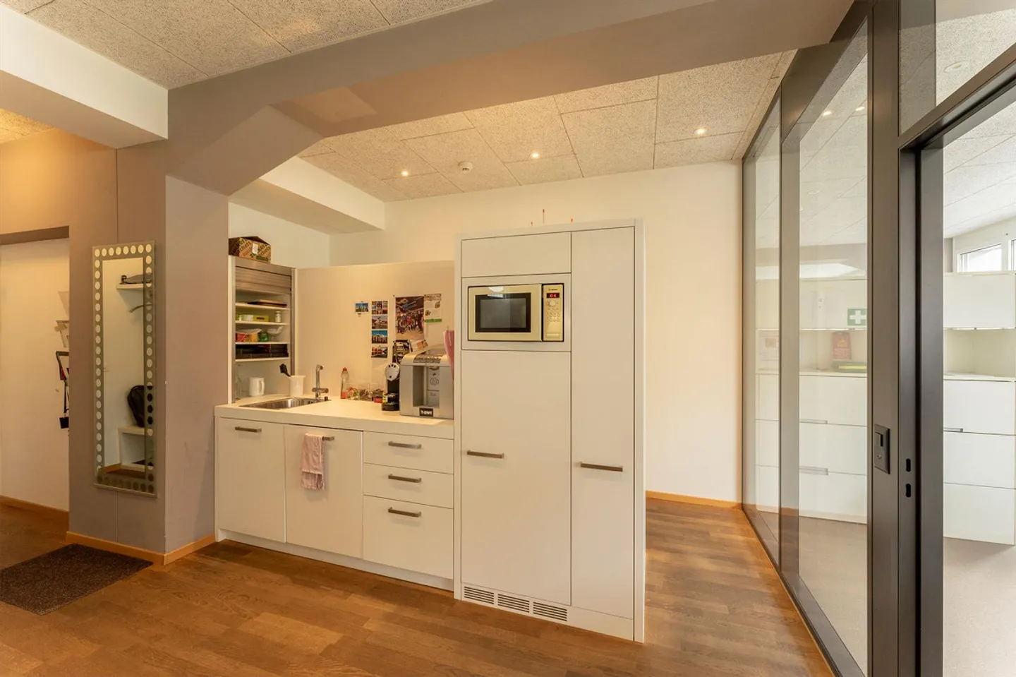 Bureaux abordables (244 m2) au cœur de Köniz - Photo 9 sur 9