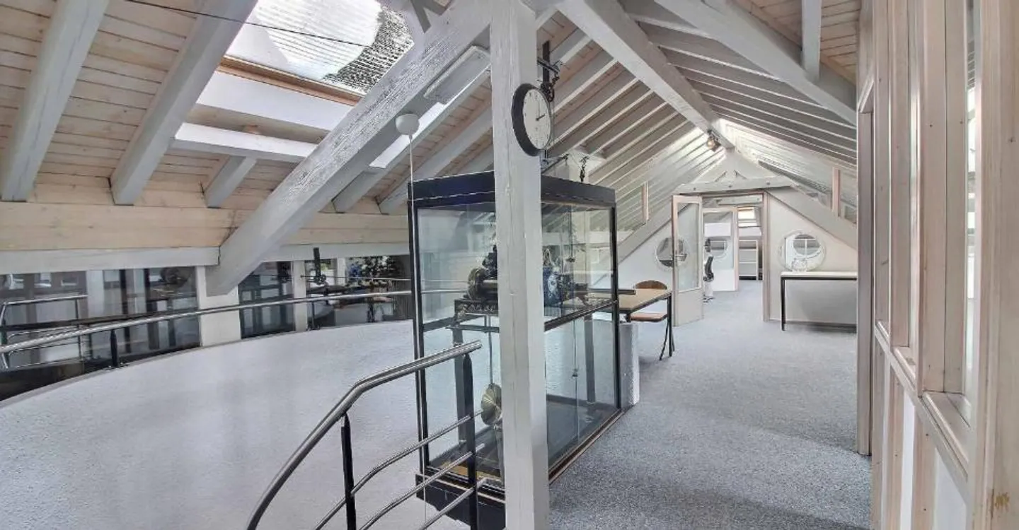 Immeuble Commercial Prestigieux - Photo 2 sur 8