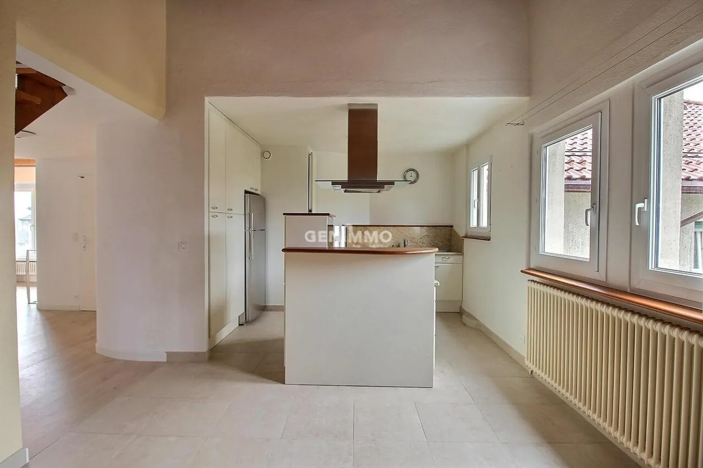FOR RENT 6 ROOMS IN A QUIET LOCATION - Photo 4 of 8