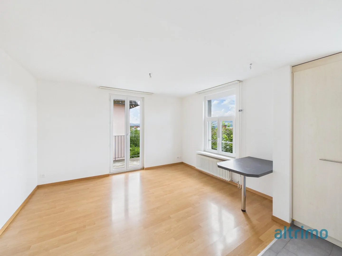 Appartement 3 pièces dans un emplacement calme près du centre-ville - Photo 2 sur 8