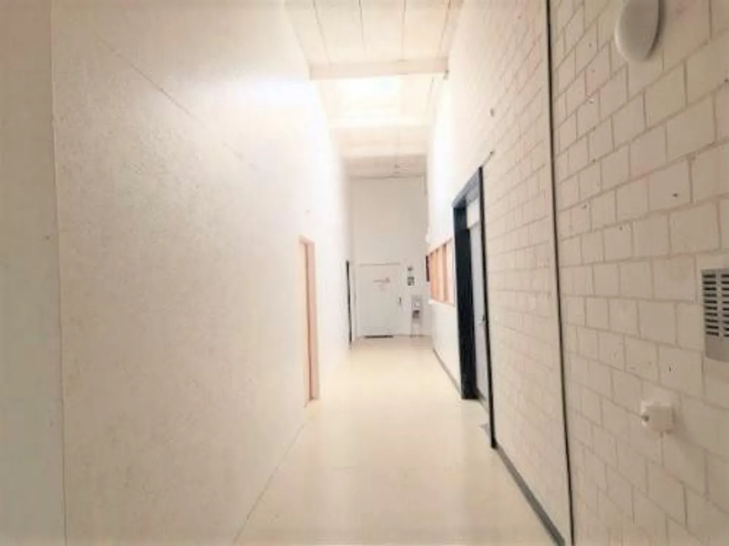 Mixed-use building for sale - Photo 22 of 32