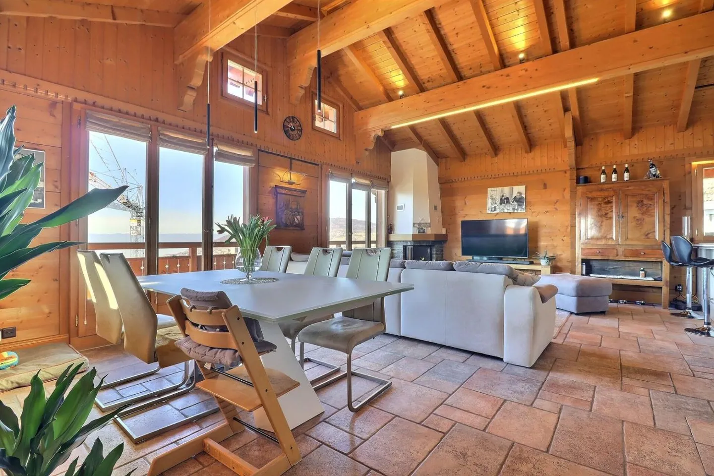Magnificent Chalet mit Blick auf den See und die Berge - Foto 7 di 10