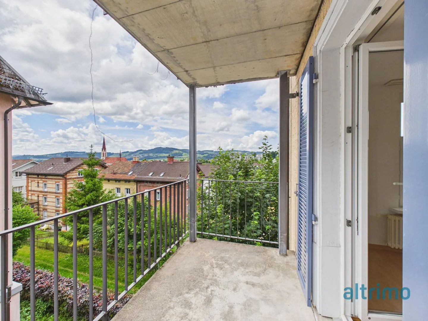 Appartement 3 pièces dans un emplacement calme près du centre-ville - Photo 3 sur 8
