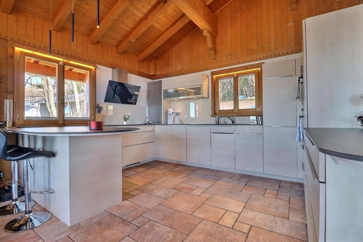 Magnificent Chalet mit Blick auf den See und die Berge - Foto 3 di 10