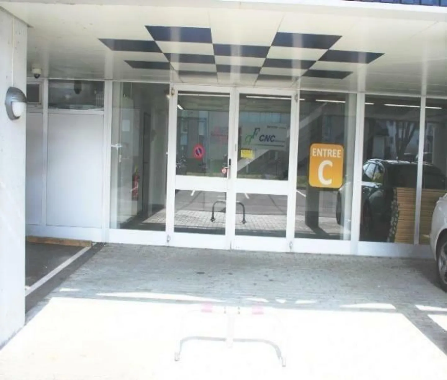 Mixed-use building for sale - Photo 17 of 32