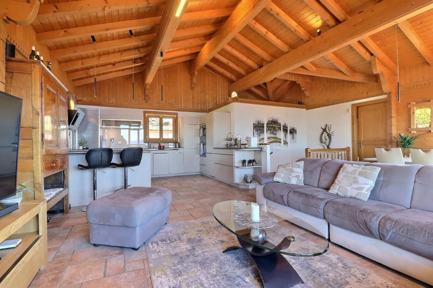 Magnificent Chalet mit Blick auf den See und die Berge - Foto 4 di 10