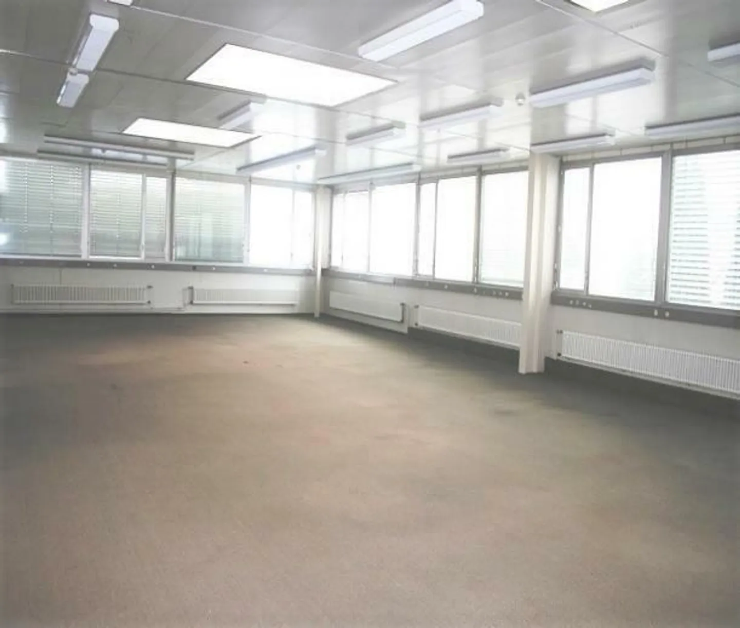 Mixed-use building for sale - Photo 25 of 32
