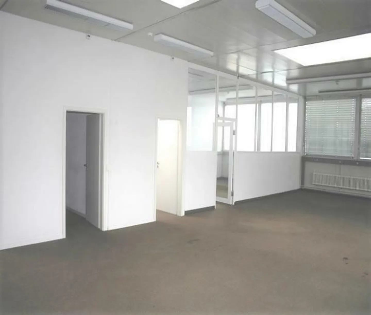 Mixed-use building for sale - Photo 27 of 32