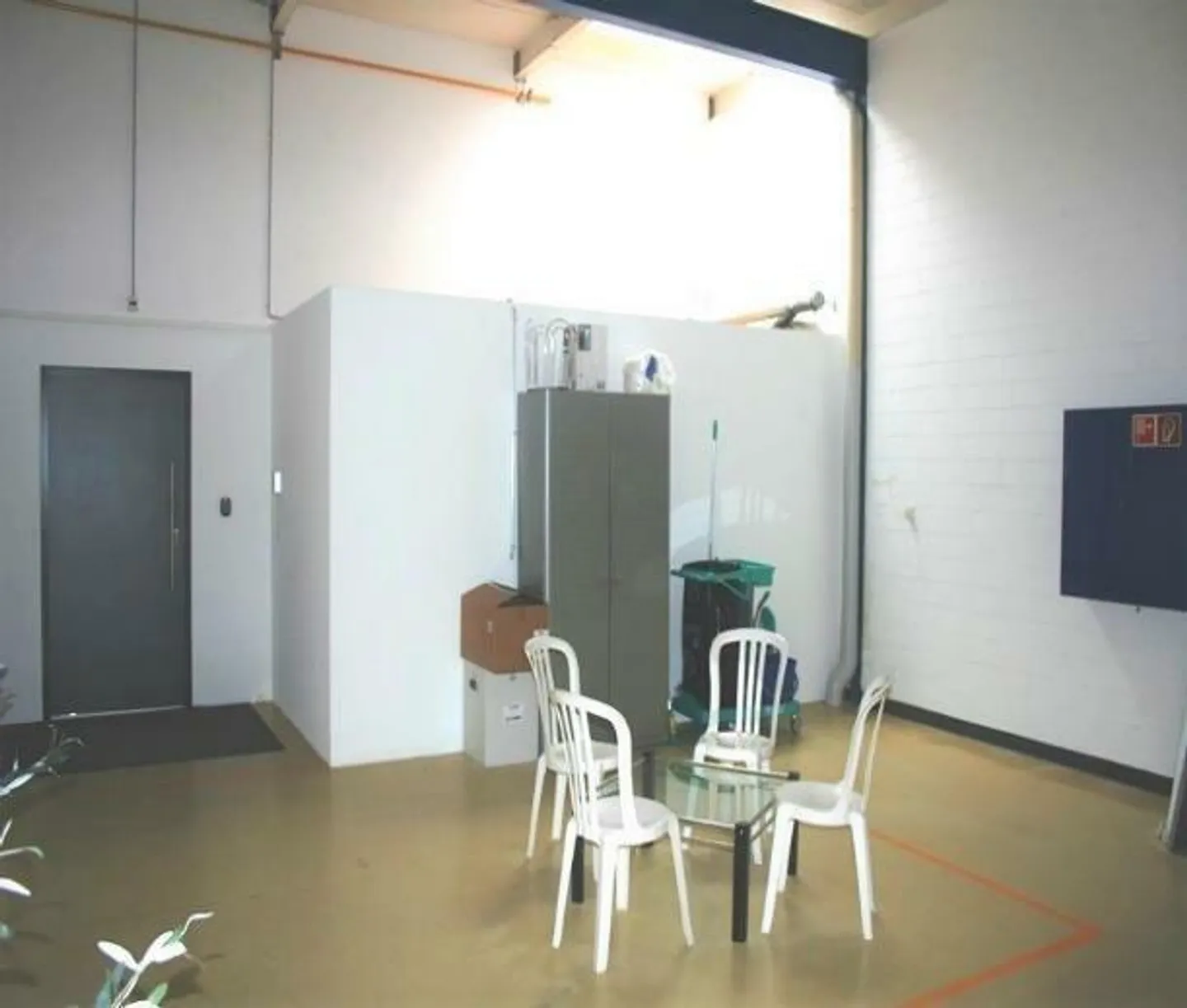 Mixed-use building for sale - Photo 28 of 32