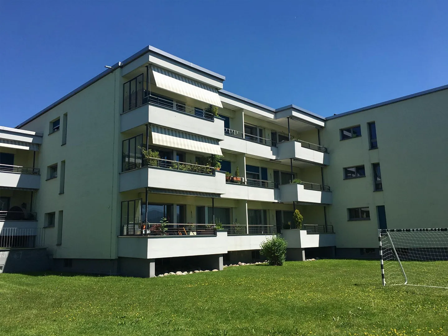 Appartamento al piano terra soleggiato in una posizione tranquilla a Baar - Foto 1 di 8