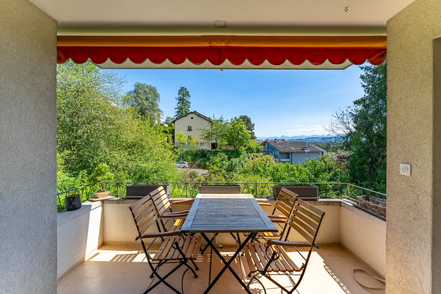Maison bifamiliale avec paradis de jardin et potentiel de développement - Photo 6 sur 10