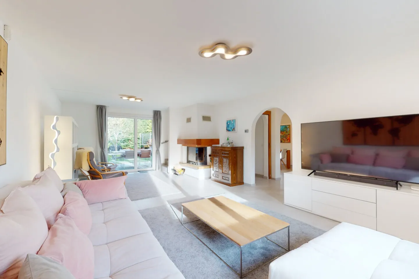 Charming Semi-Detached Villa - Photo 4 of 13