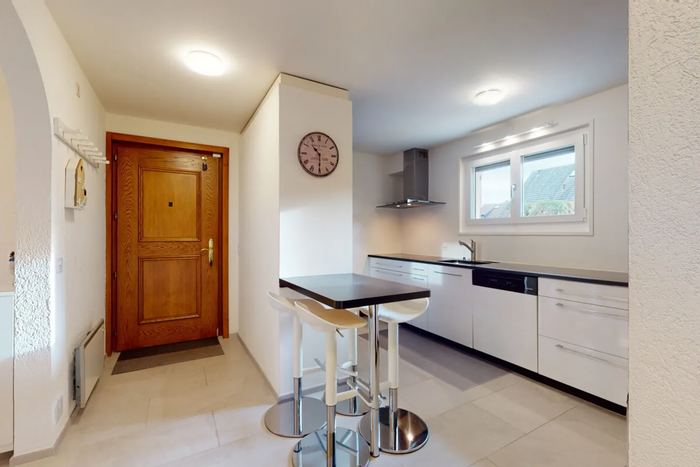 Charming Semi-Detached Villa - Photo 7 of 13