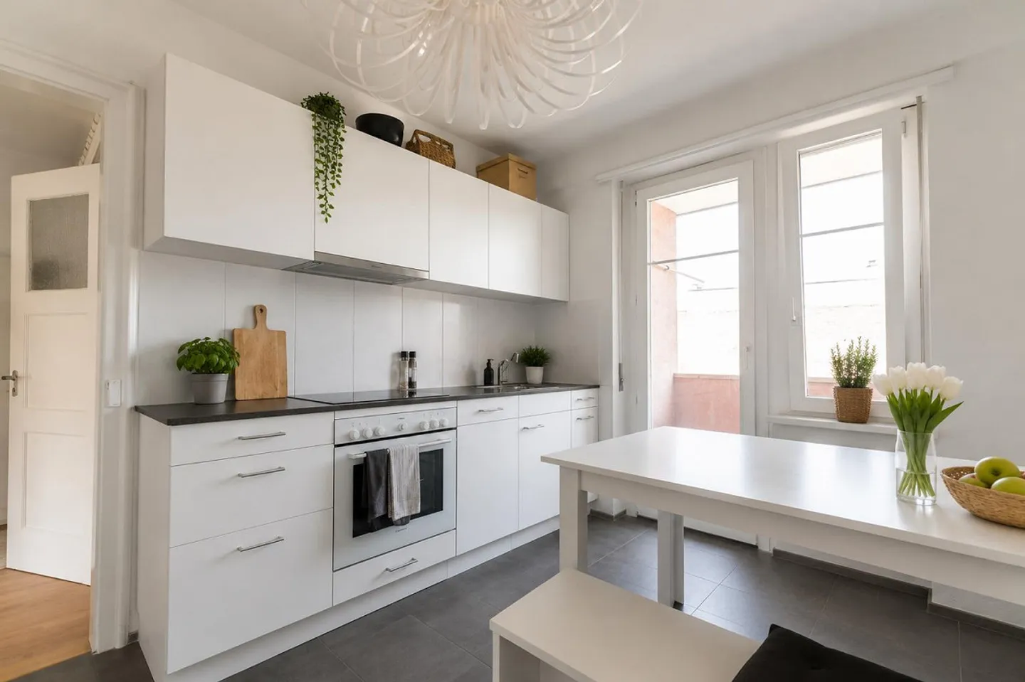 Beautiful 3-room old building apartment - Photo 2 of 7