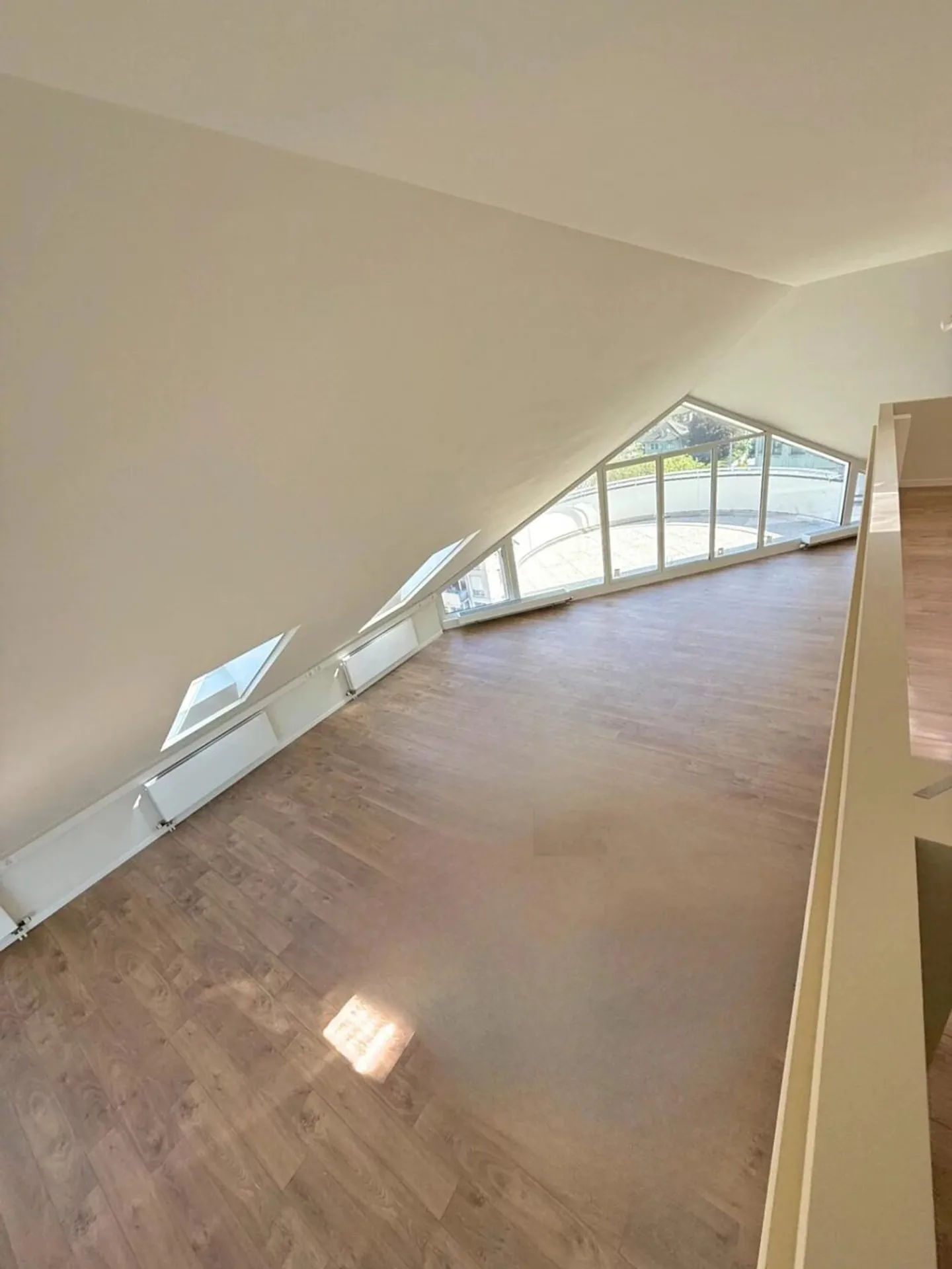 Duplex completamente ristrutturato all'ultimo piano con 2 terrazze - Foto 5 di 13