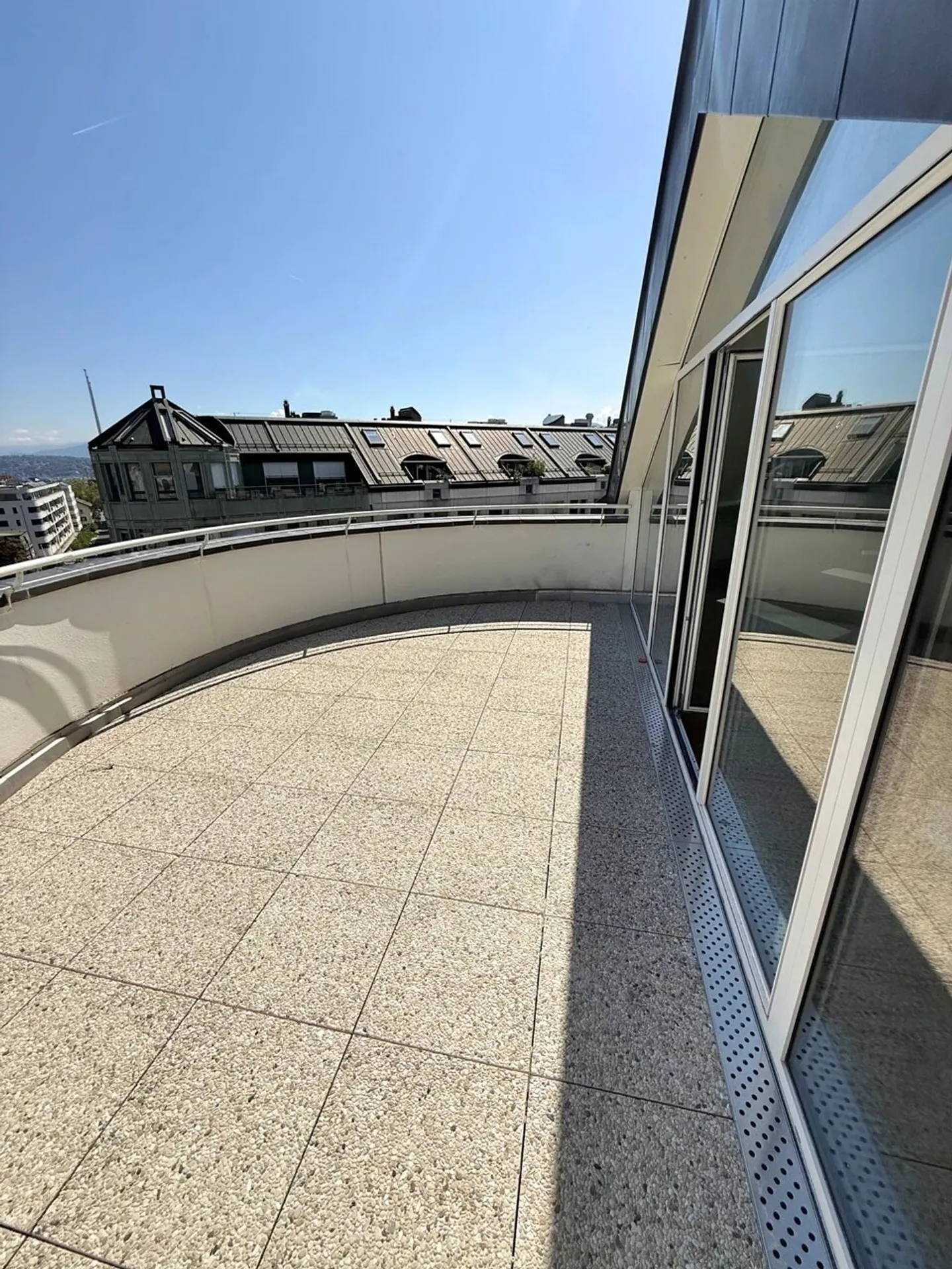 Duplex completamente ristrutturato all'ultimo piano con 2 terrazze - Foto 10 di 13