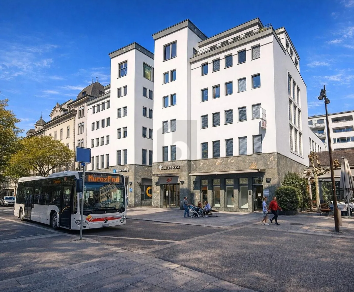 BRIGHT, PRACTICAL AND CENTRAL - Photo 1 of 6