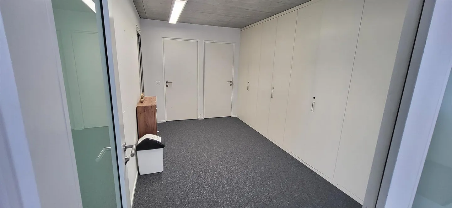 Espace de bureau attrayant à louer - Photo 4 sur 8