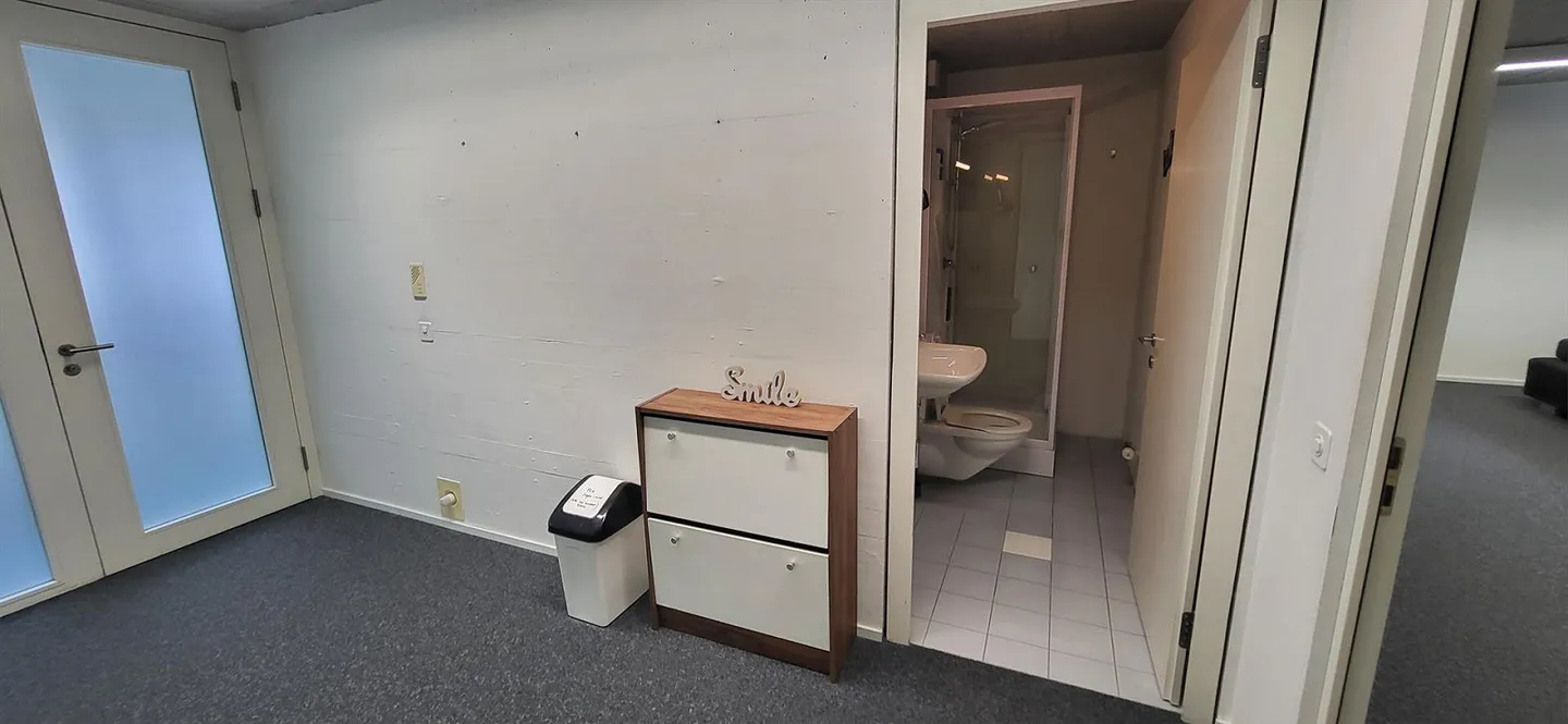 Espace de bureau attrayant à louer - Photo 6 sur 8