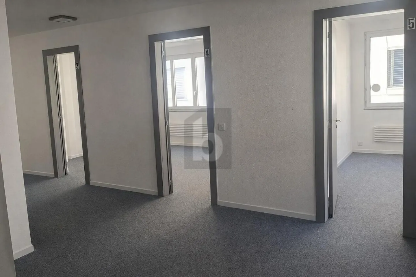 BRIGHT, PRACTICAL AND CENTRAL - Photo 3 of 6