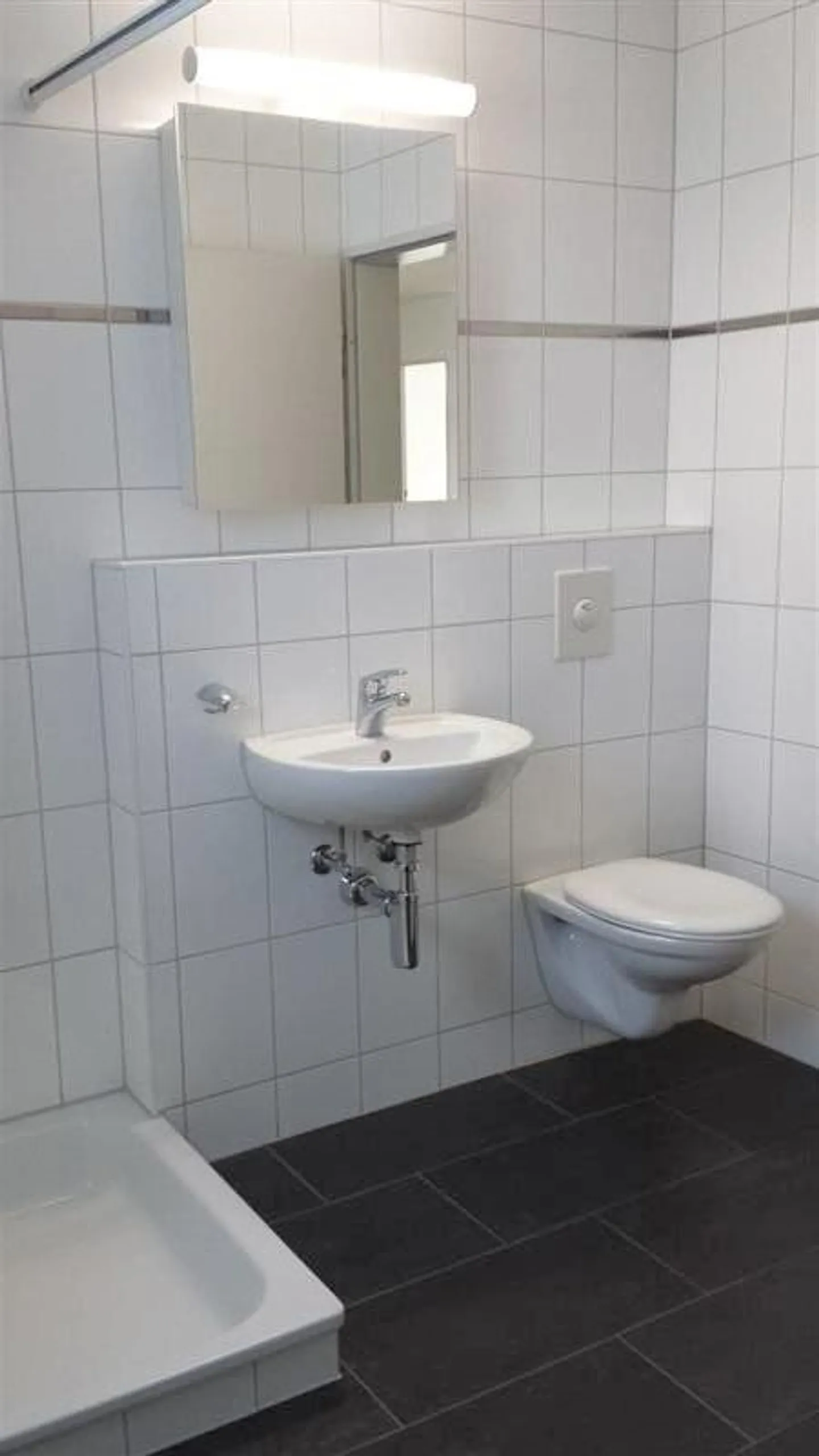 Modern and centrally located living - Photo 5 of 7