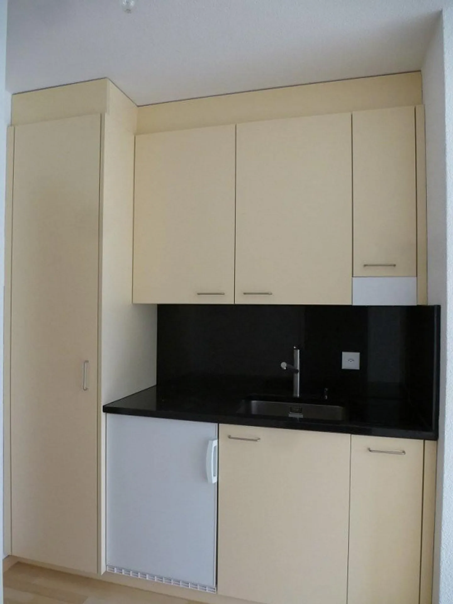 Cozy 1 bedroom apartment in a central location - Photo 3 of 6
