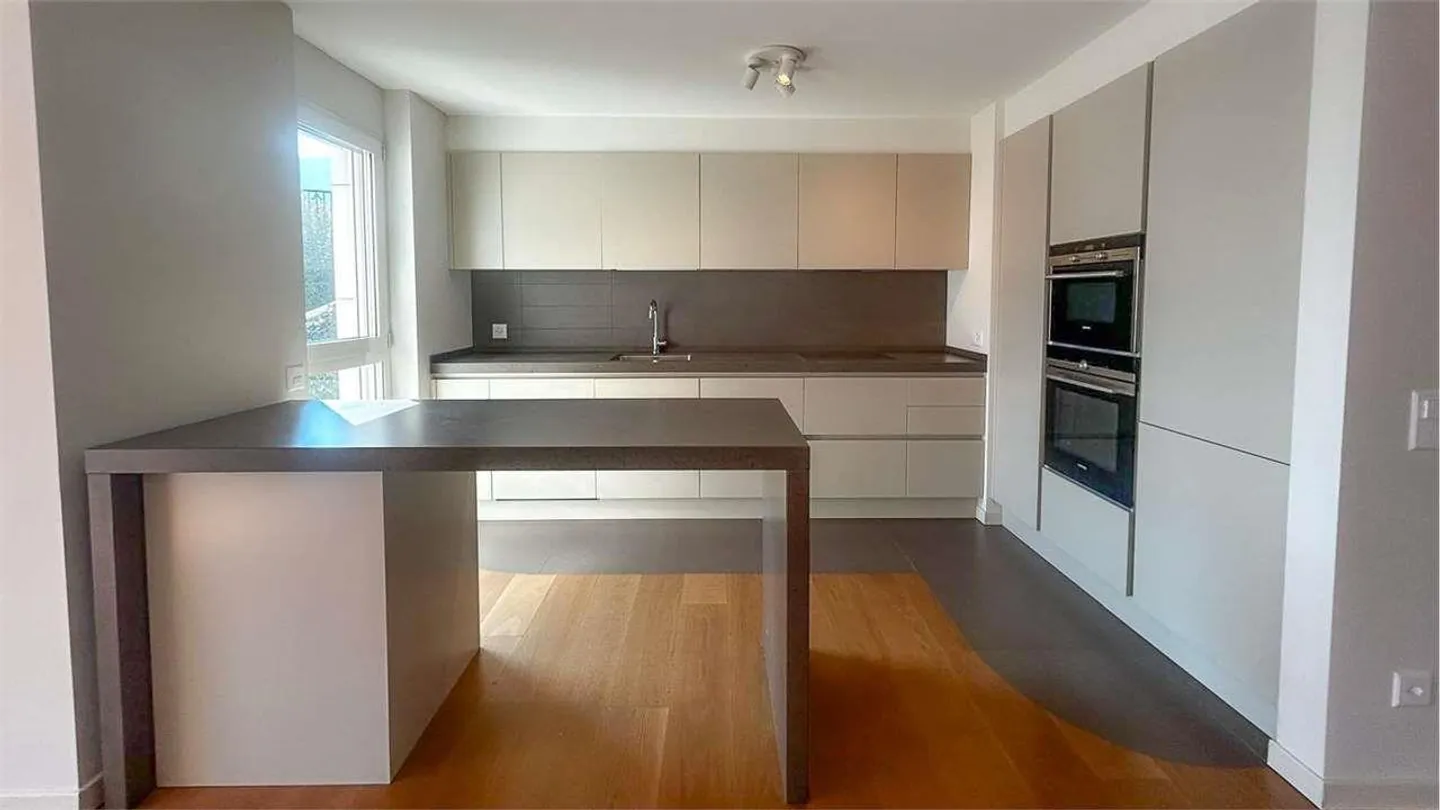 MELIDE: GERÄUMIGE 5,5 ZIMMER MIT SEEBLICK - Foto 4 von 10