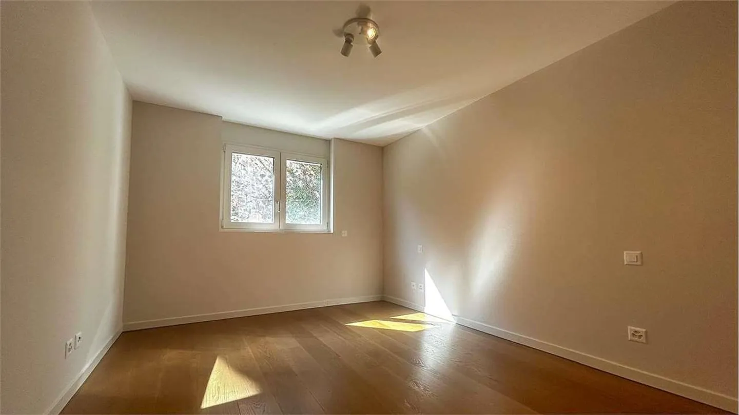 MELIDE: GERÄUMIGE 5,5 ZIMMER MIT SEEBLICK - Foto 8 von 10