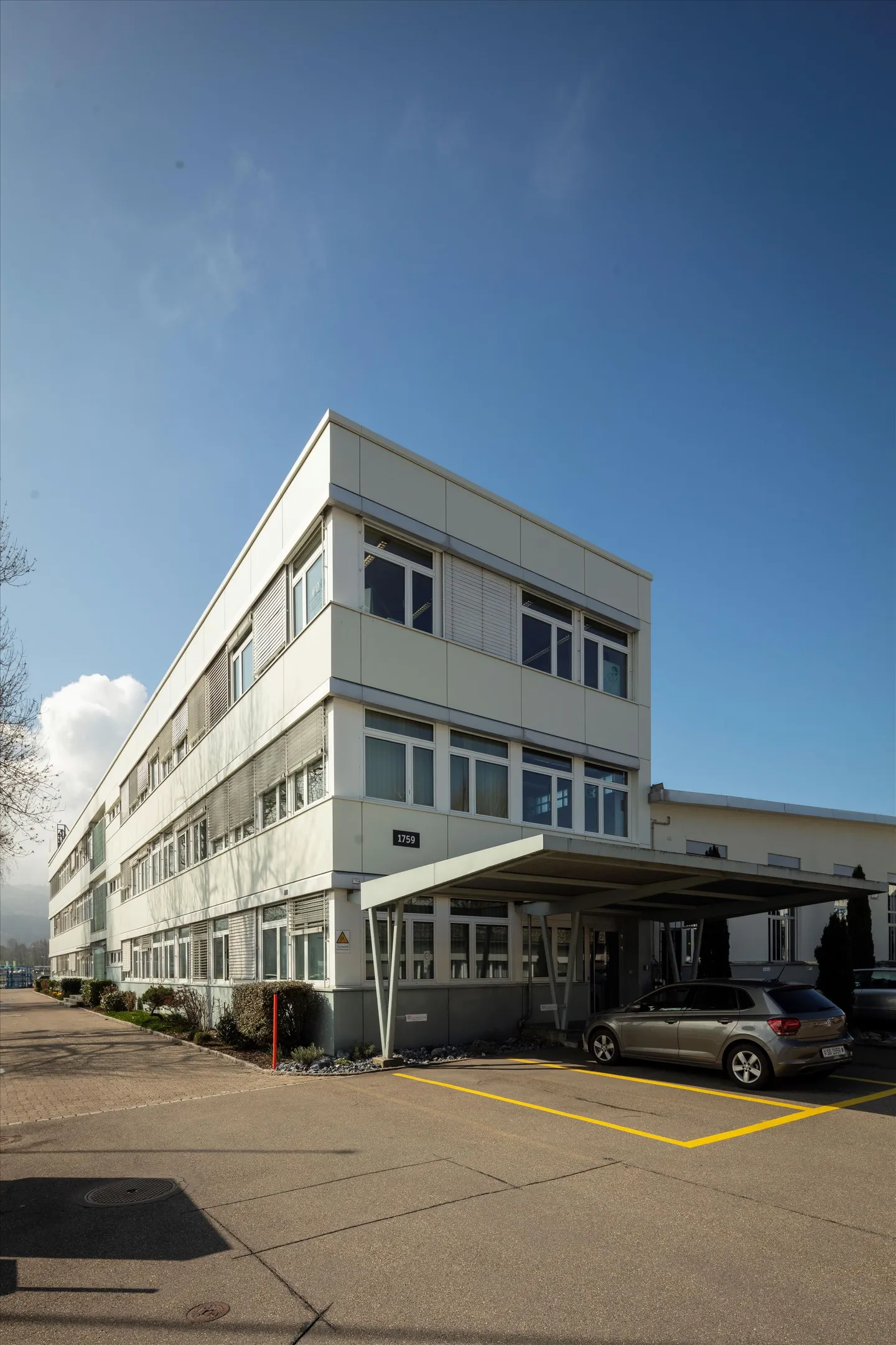 Plenty of space for your business idea at the Altenrhein workshop! - Photo 4 of 8