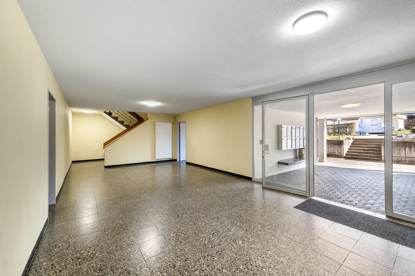 Maison multifamiliale avec 12 unités et garage - Photo 1 sur 9