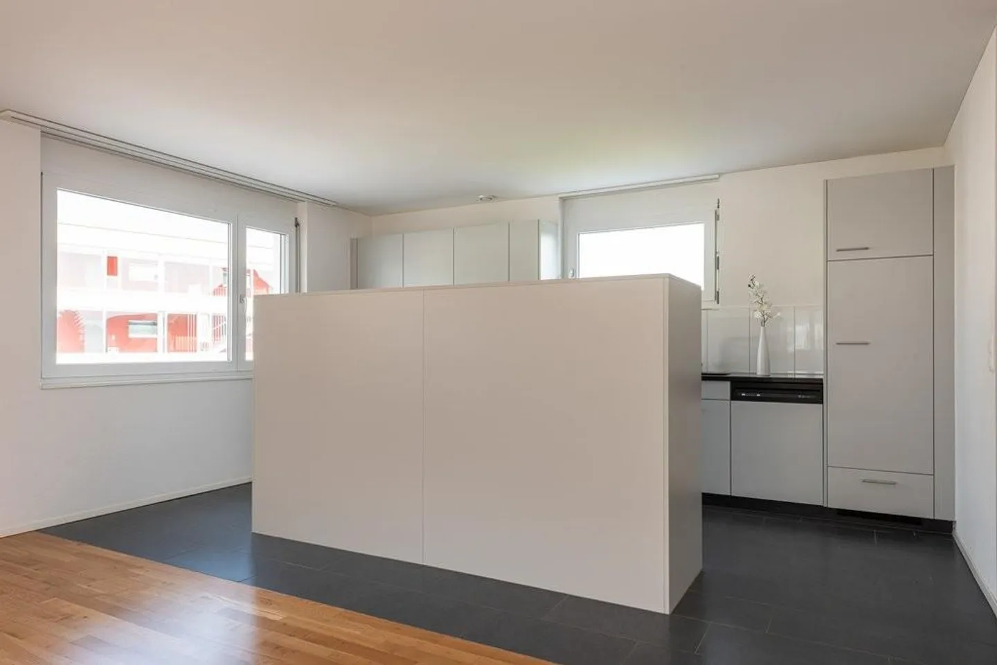 Modern 3.5 Room Apartment in the Heart of Galgenen - Photo 5 of 6