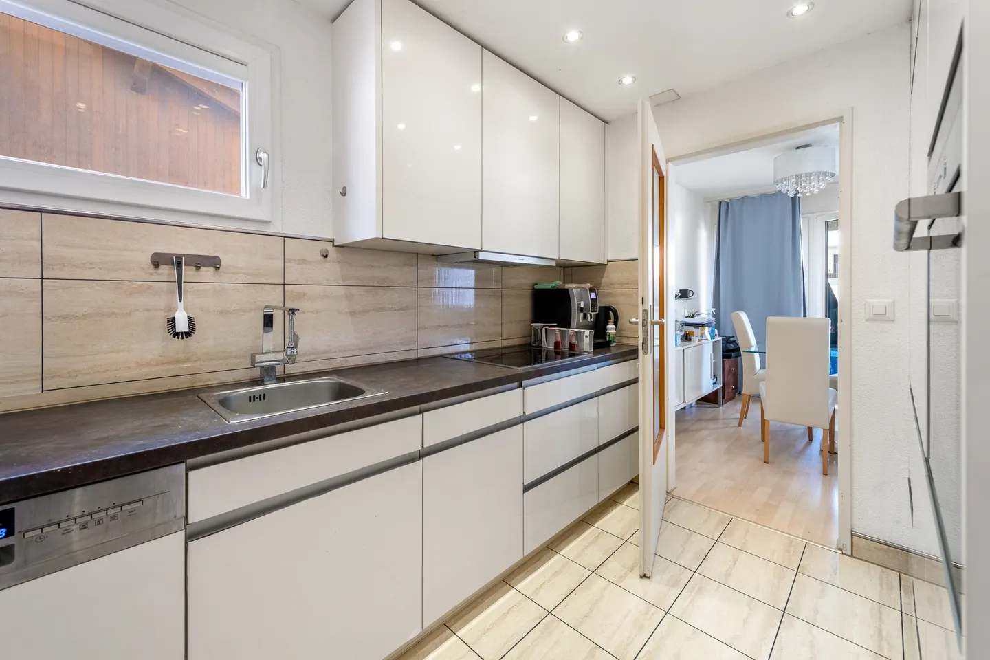 Maison multifamiliale avec 12 unités et garage - Photo 4 sur 9