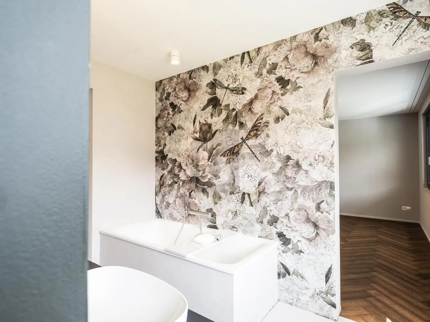 LUXURIOUS FIRST OCCUPANCY WITH TERRACE - Photo 5 of 6