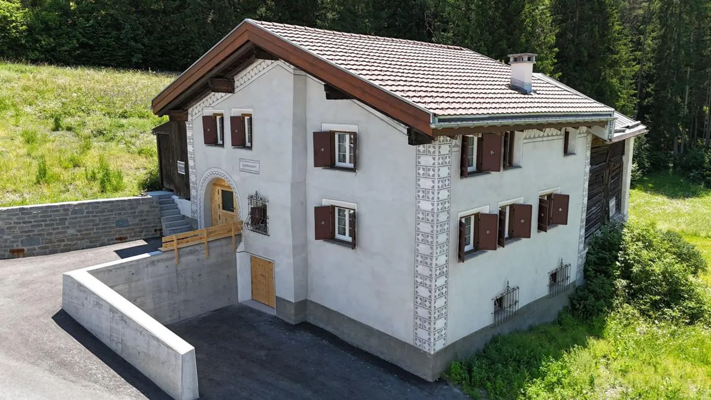 Maison engadine bien entretenue avec grange à foin à Scuol - Photo 7 sur 7