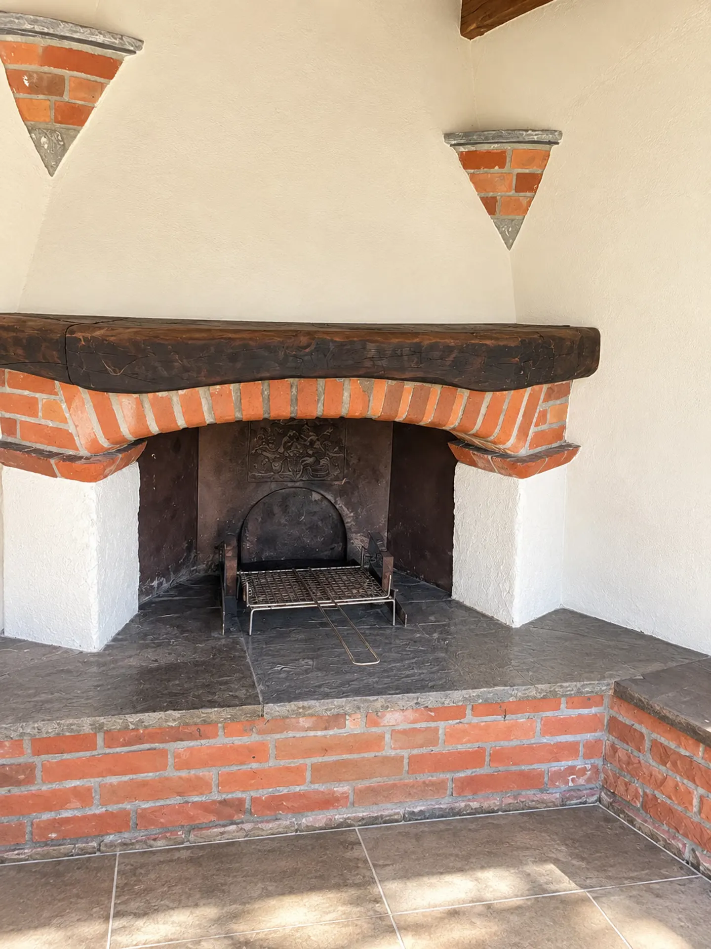 Einfamilienhaus mit großen Räumen, Garten und offener Aussicht auf die Berge - Foto 18 von 40