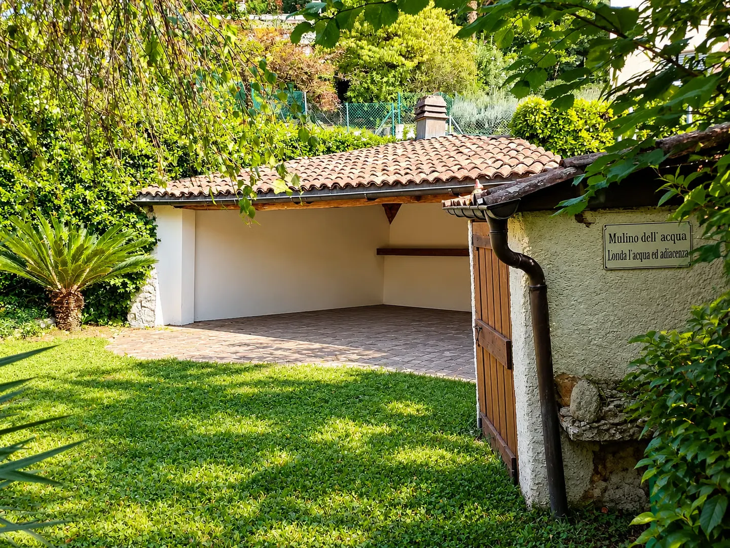 Einfamilienhaus mit großen Räumen, Garten und offener Aussicht auf die Berge - Foto 17 von 40
