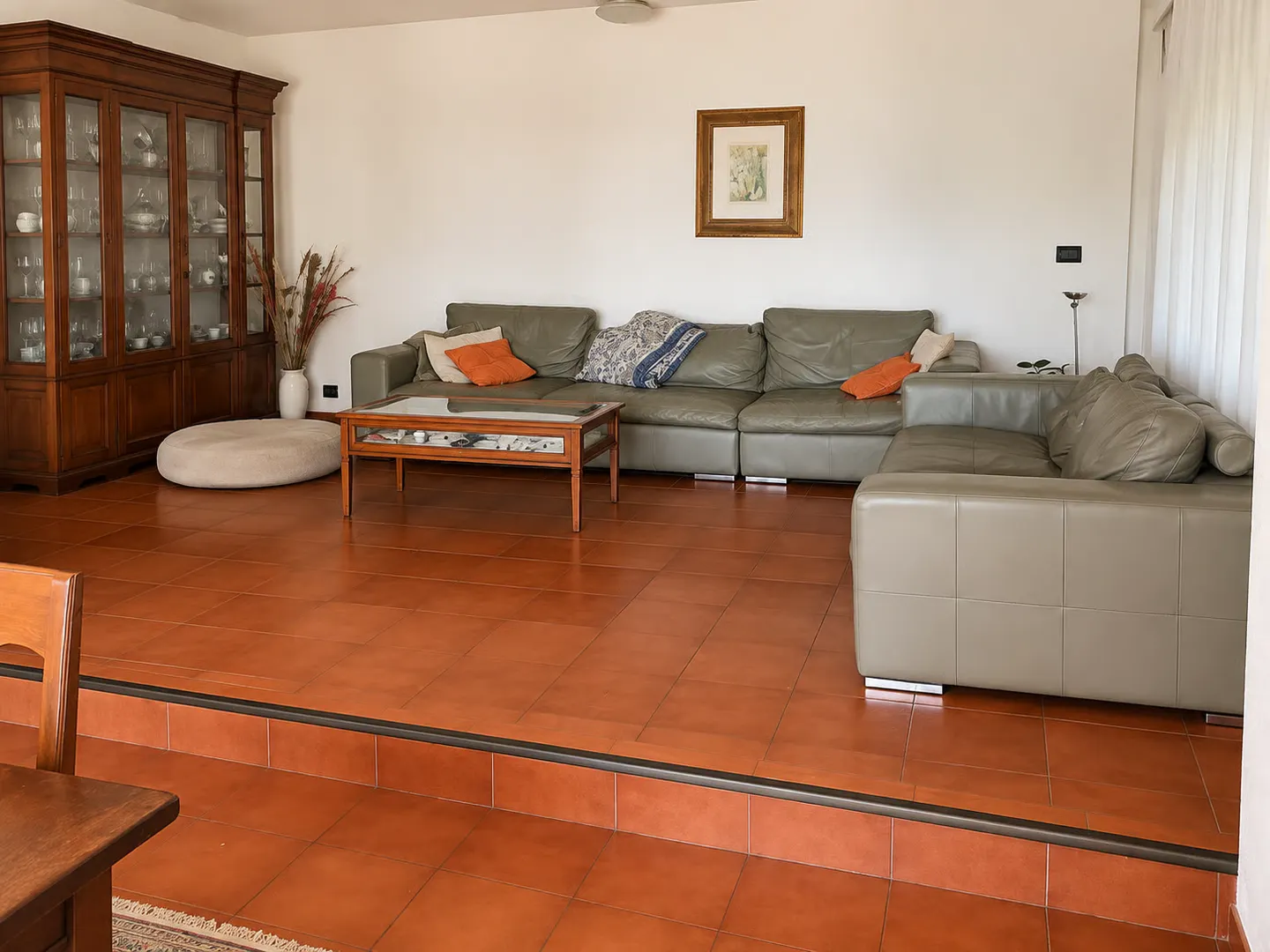 Einfamilienhaus mit großen Räumen, Garten und offener Aussicht auf die Berge - Foto 22 von 40