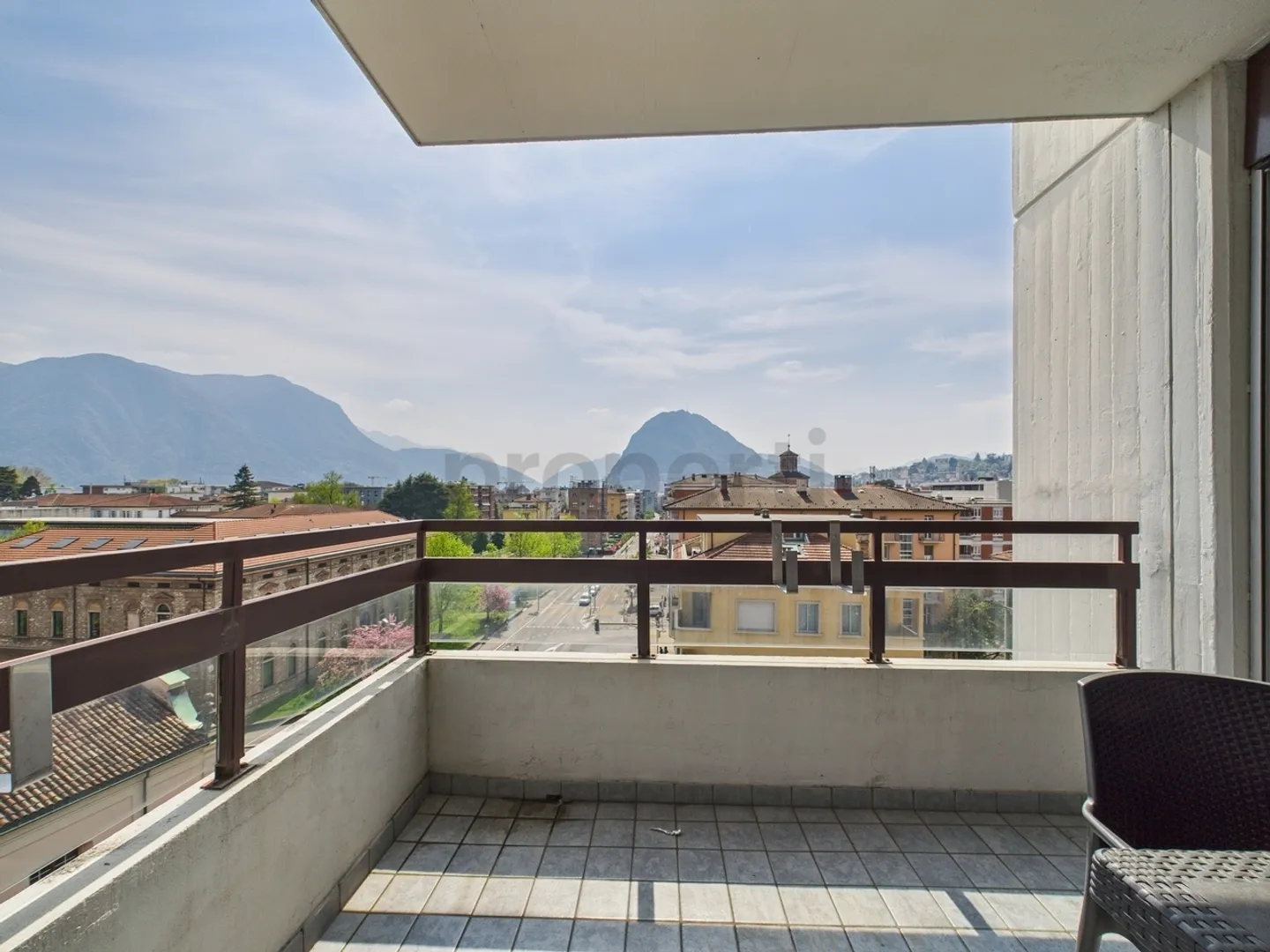 LUGANO-MOLINO NUOVO Appartement penthouse de 2,5 pièces confortable avec terrasse privée - excellent investissement - Photo 9 sur 11