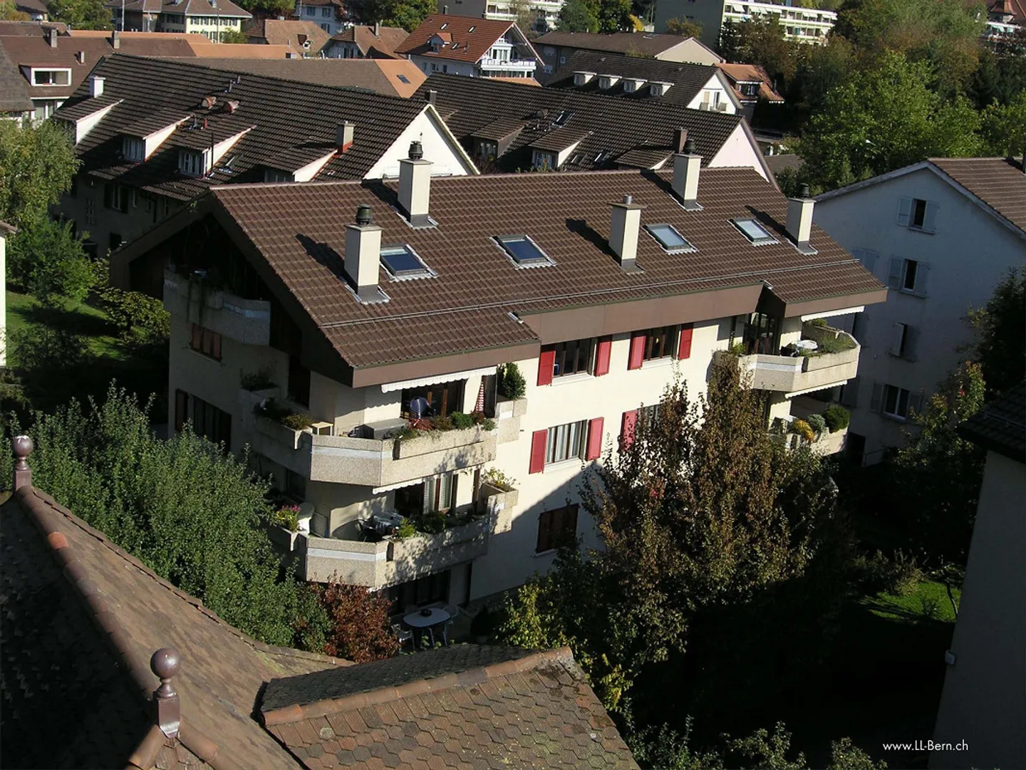 Appartamento soleggiato di 3,5 stanze con balcone a Köniz - Foto 1 di 12