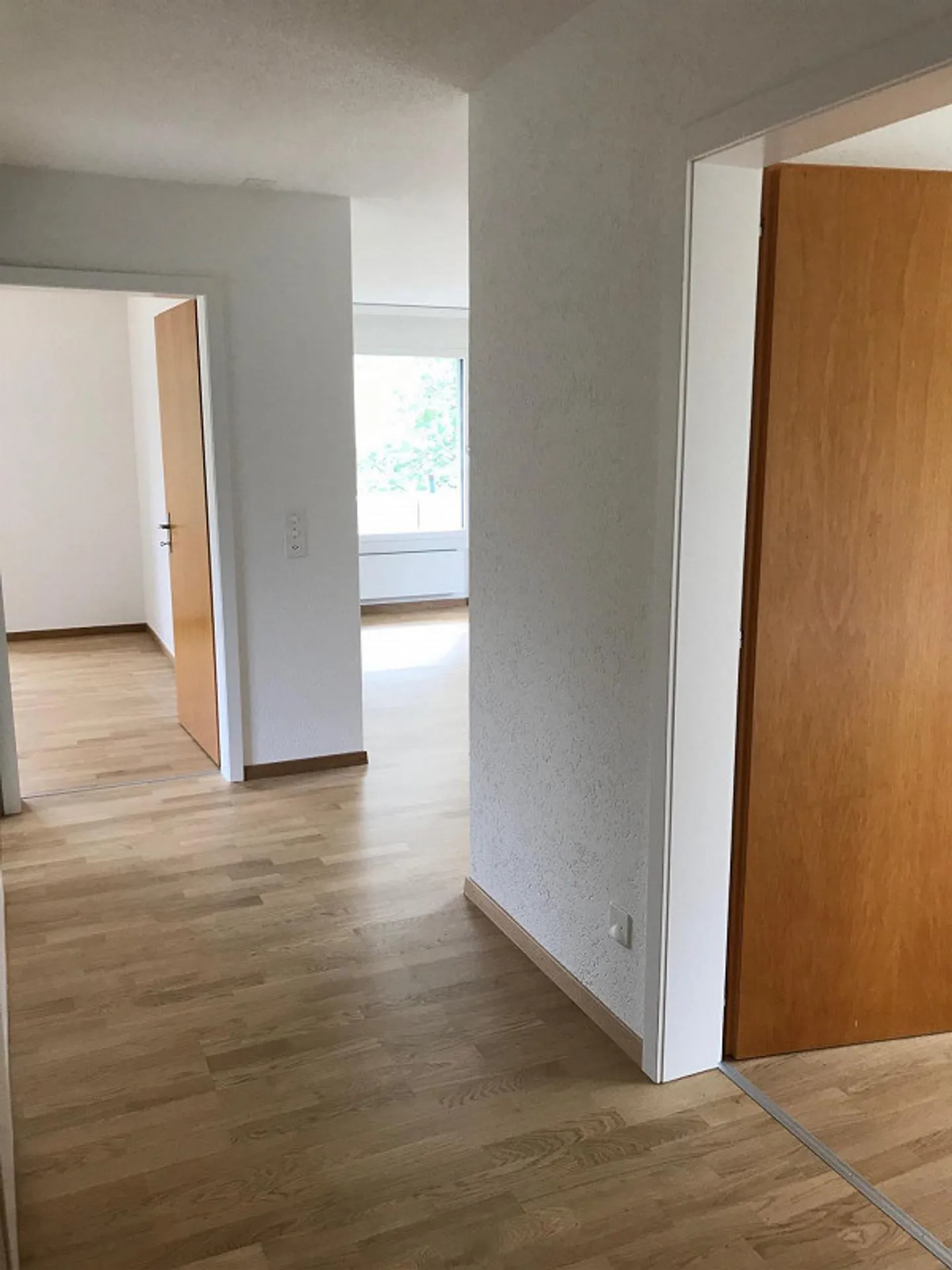 Appartamento soleggiato di 3,5 stanze con balcone a Köniz - Foto 4 di 12