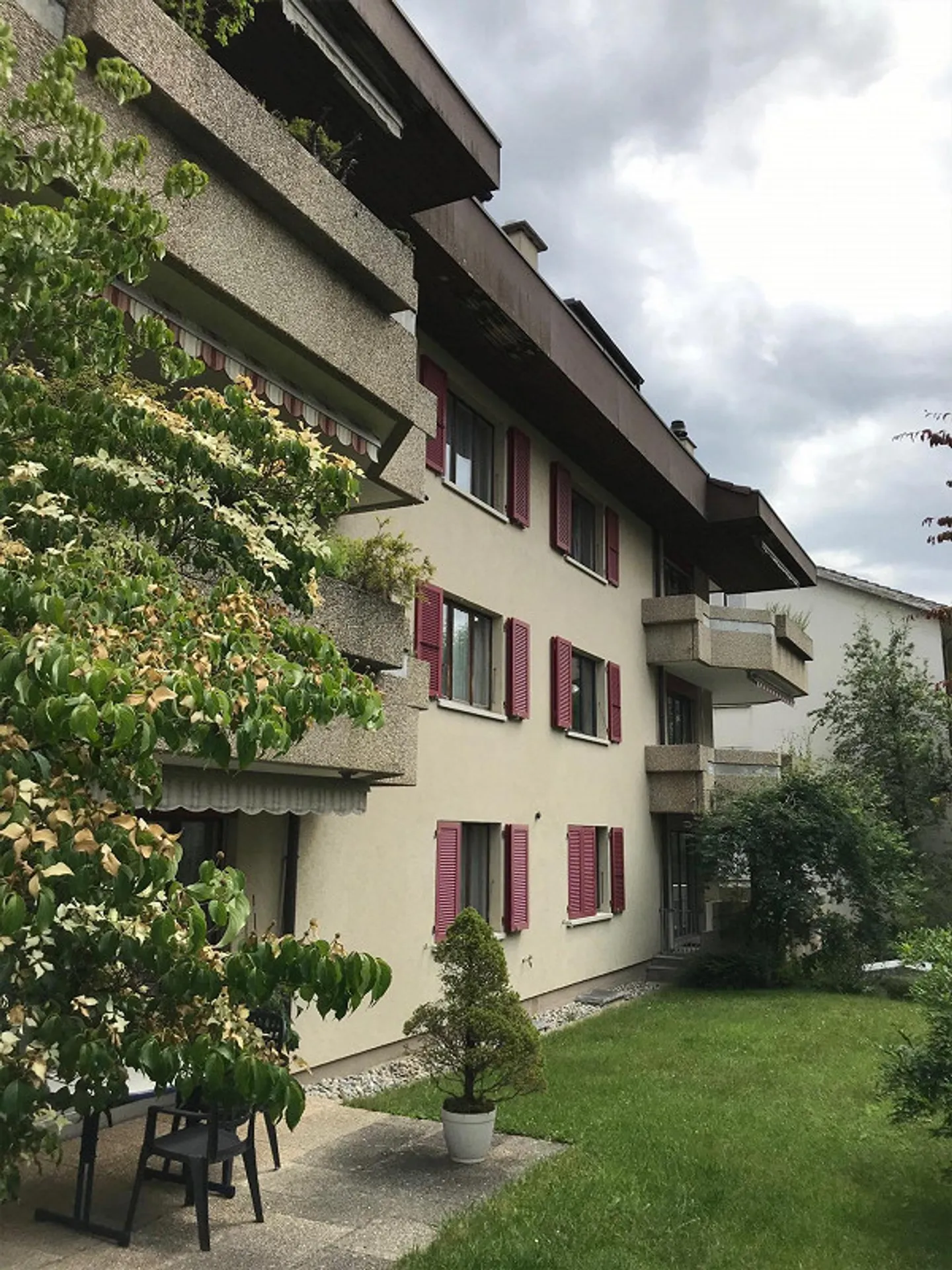 Appartamento soleggiato di 3,5 stanze con balcone a Köniz - Foto 2 di 12
