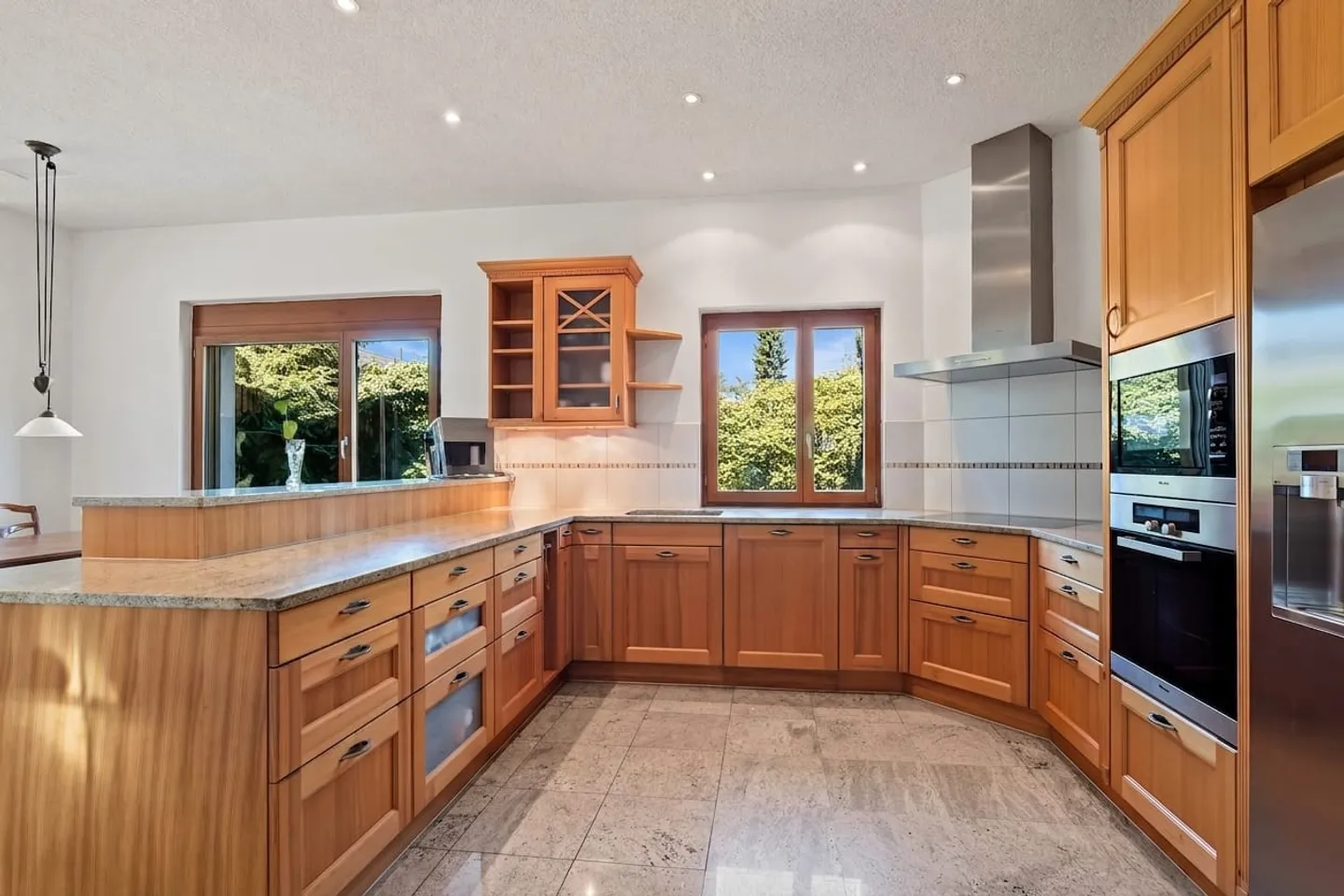 Elegant 7-Room Villa in Langenthal - Photo 4 of 11