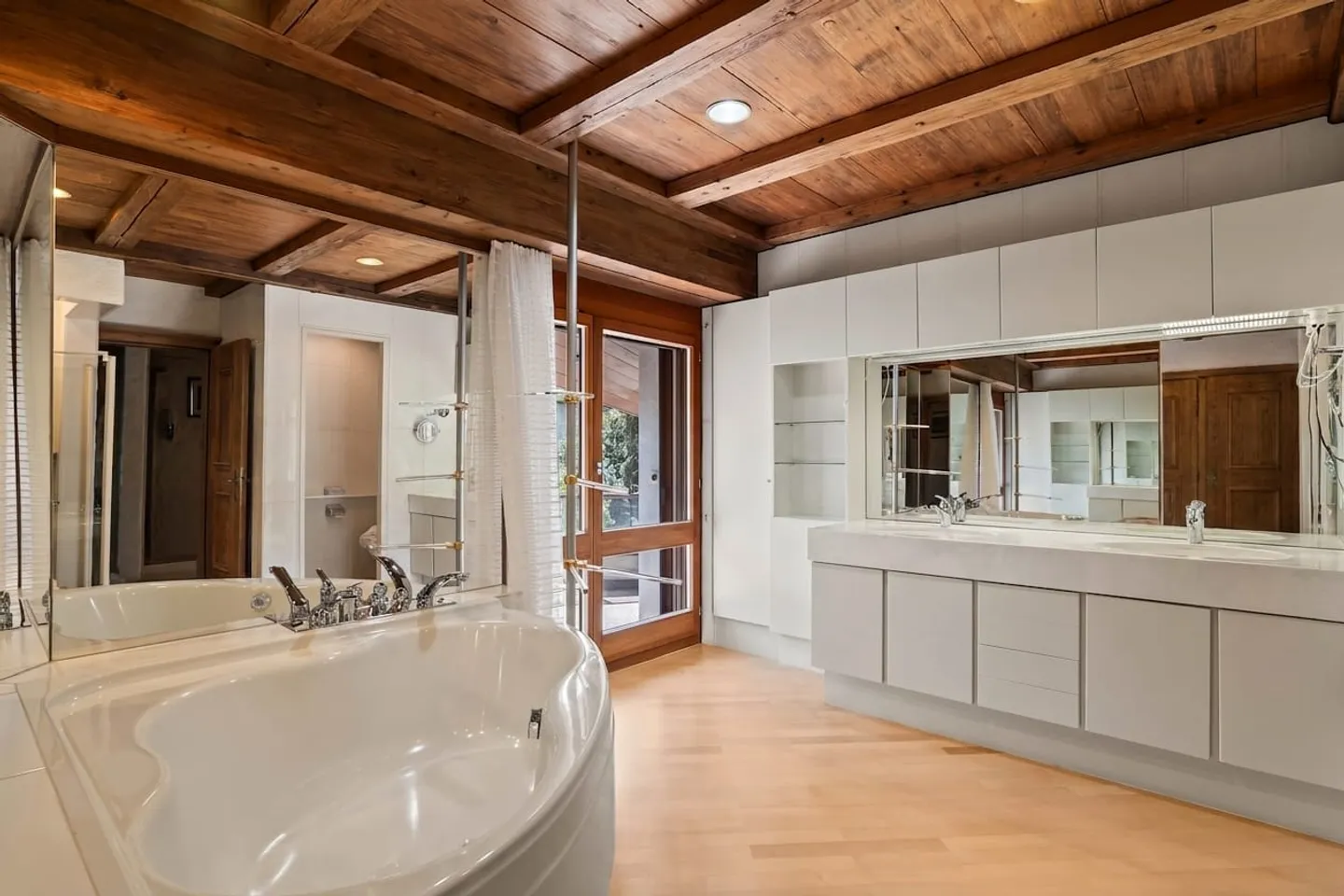 Elegant 7-Room Villa in Langenthal - Photo 6 of 11