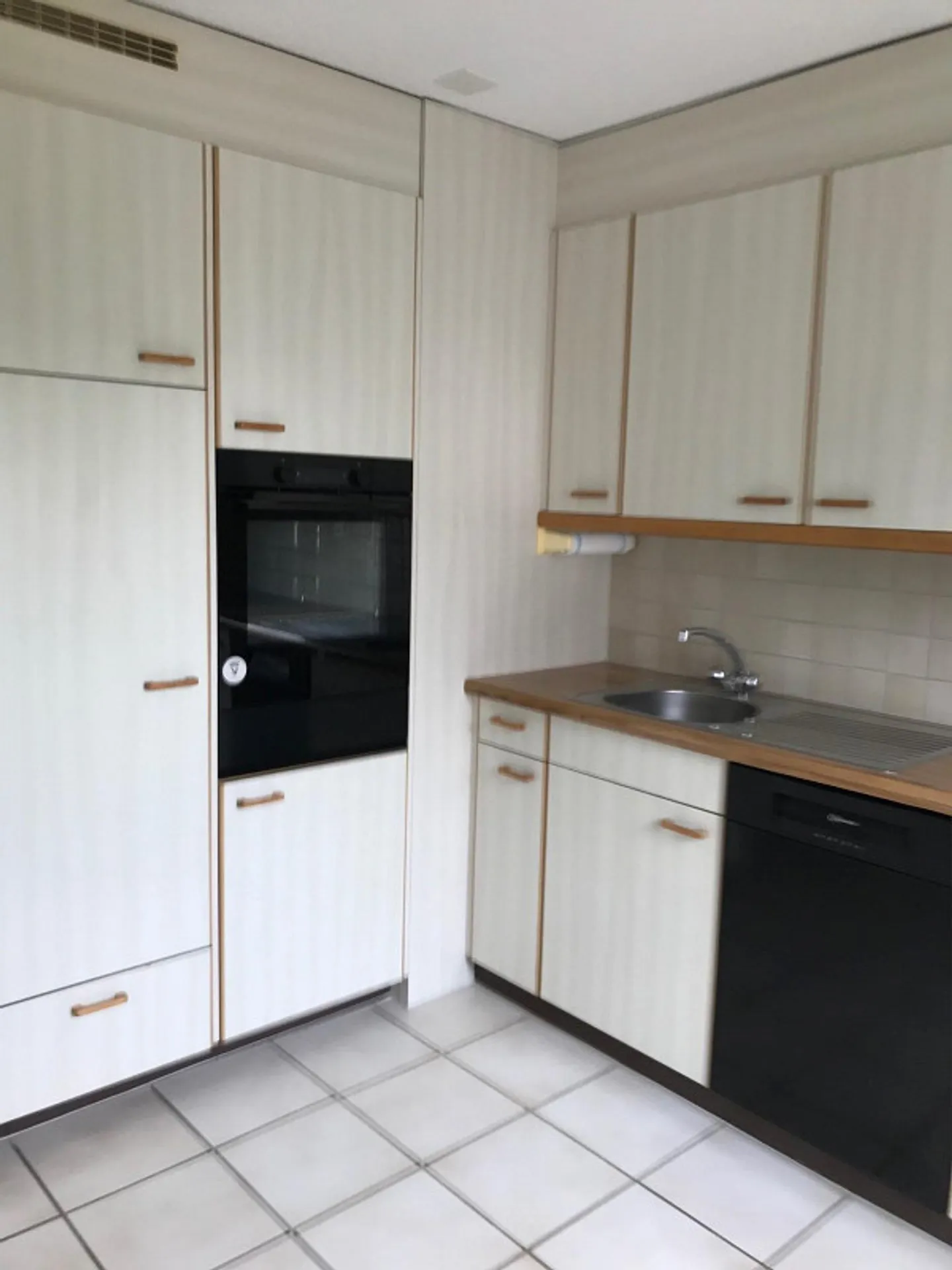 Appartamento soleggiato di 3,5 stanze con balcone a Köniz - Foto 9 di 12