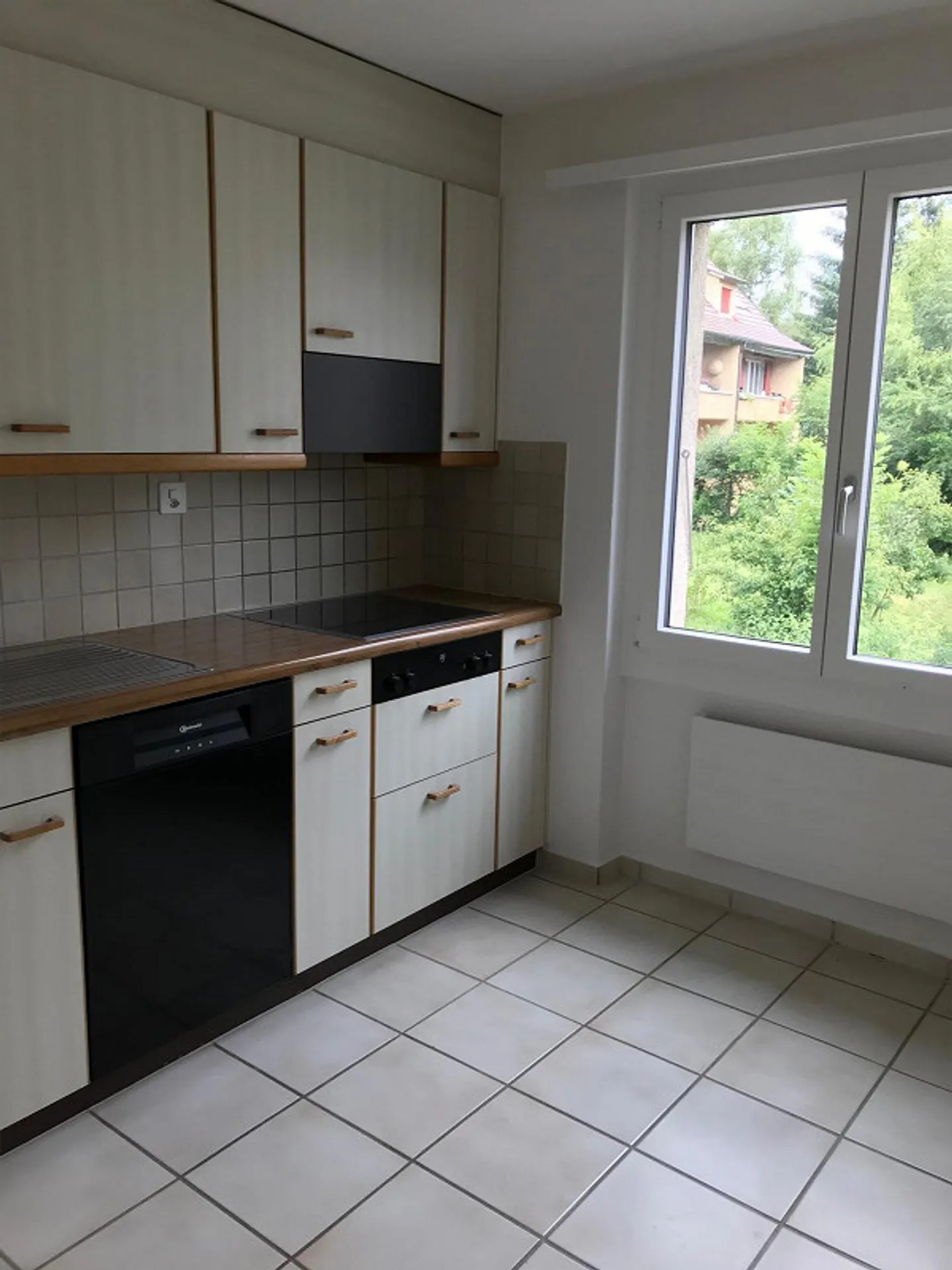 Appartamento soleggiato di 3,5 stanze con balcone a Köniz - Foto 8 di 12