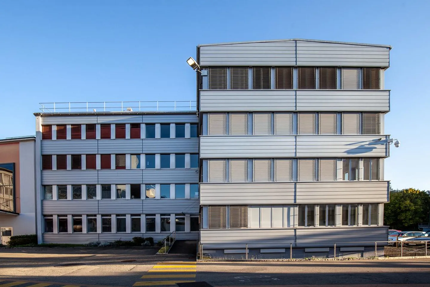 Spacious office spaces in prime location in Thayngen - Photo 3 of 8