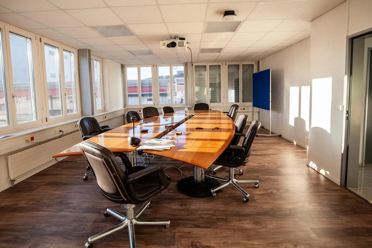 Spacious office spaces in prime location in Thayngen - Photo 4 of 8