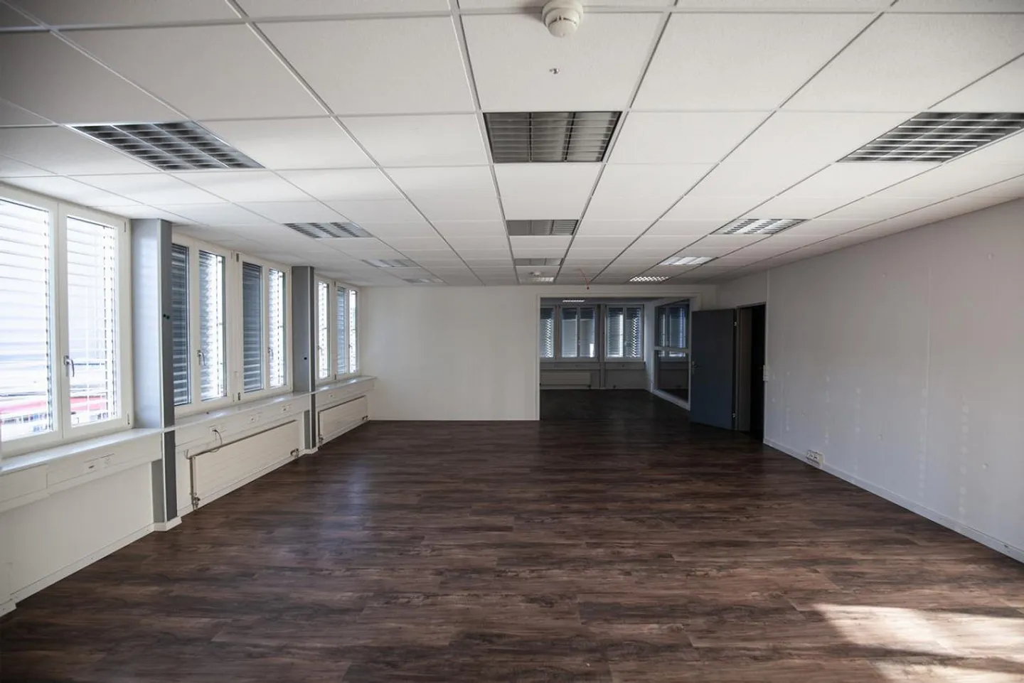 Spacious office spaces in prime location in Thayngen - Photo 7 of 8